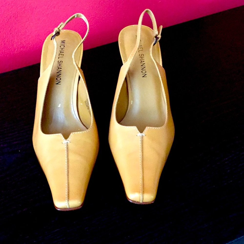 Michael Shannon Casette Dark Camel Pumps